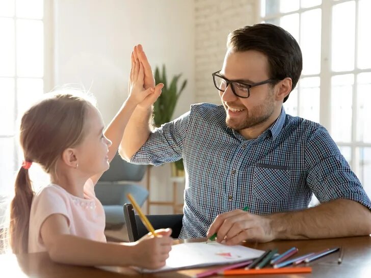 Родители и школьники. Родители и дети. Дети на уроке. Родители и дети. Поощрение ребенка.
