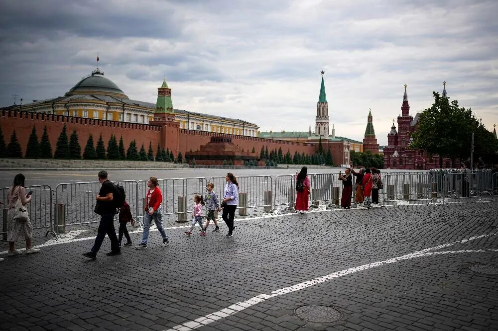 Фестиваль спасская башня в москве. Книжный фестиваль на красной площади 2023 в москве. Книжный фестиваль красная площадь 2024. Площадь москвы. Книжный фестиваль.