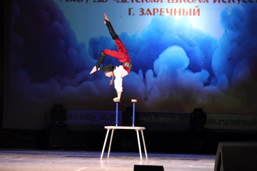 Цирк зажигает огни. Рязанский цирк в январе 2022. Зеброид цирк. Цирк зажигает огни фильм 1972. Цирк зажигает.