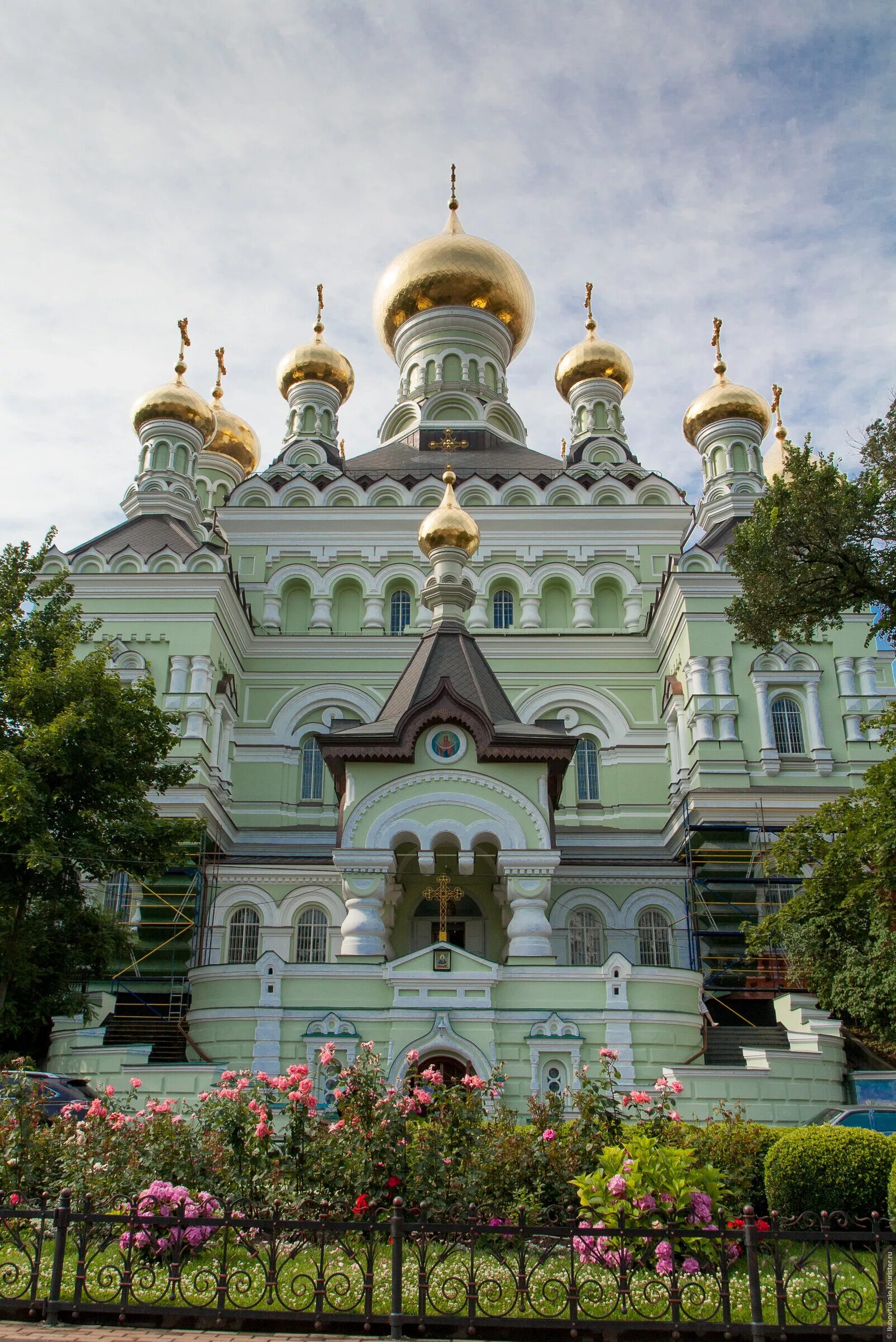 какие монастыри в киеве. свято-покровский монастырь киев. монастырь великой княгини в киеве. покровский женский монастырь приют. какие монастыри в киеве.