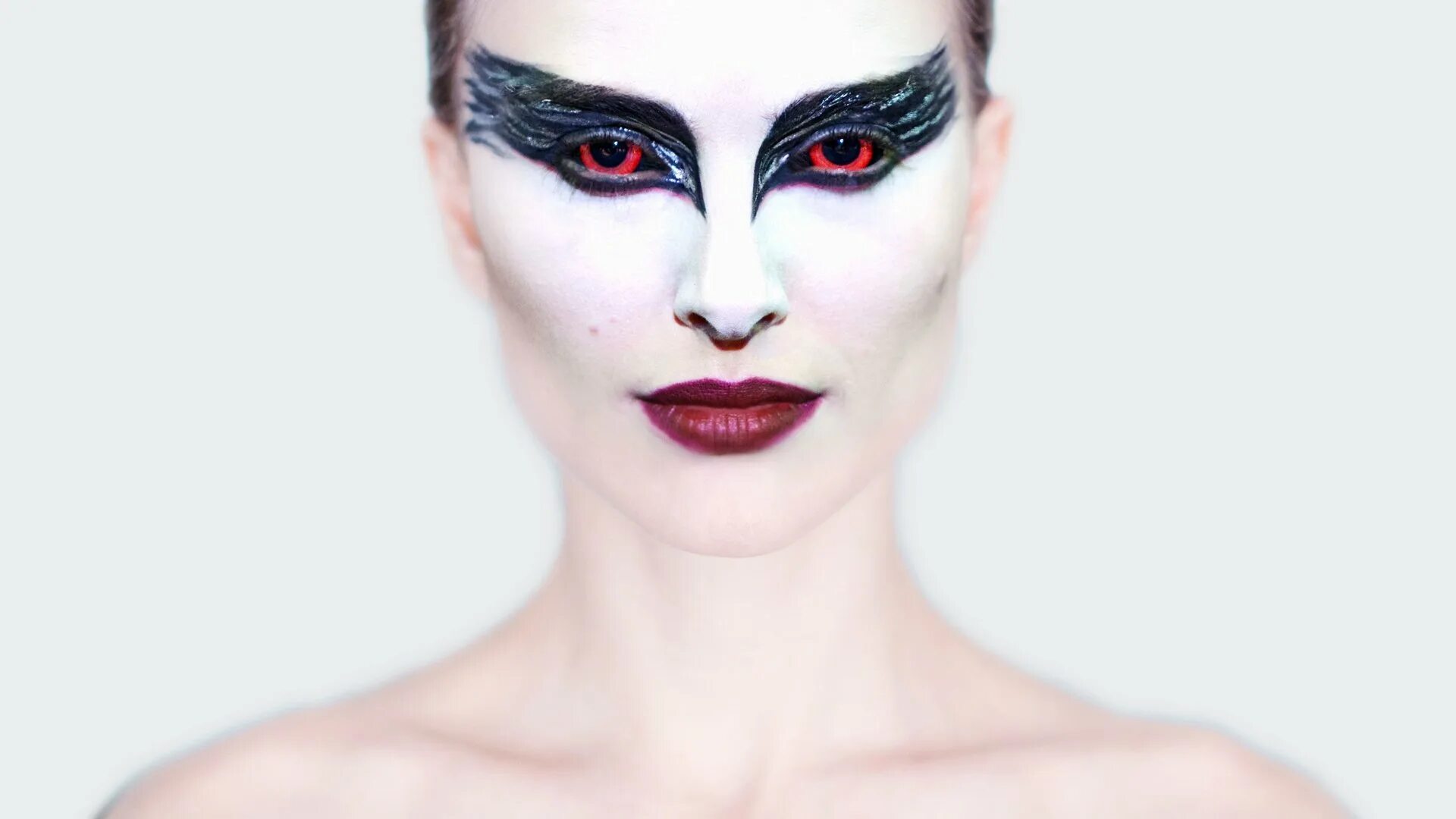 Натали портман черный лебедь. Глаза черный лебедь. Black swan 2010. Черный лебедь натали портман глаза. Глаза черный лебедь.