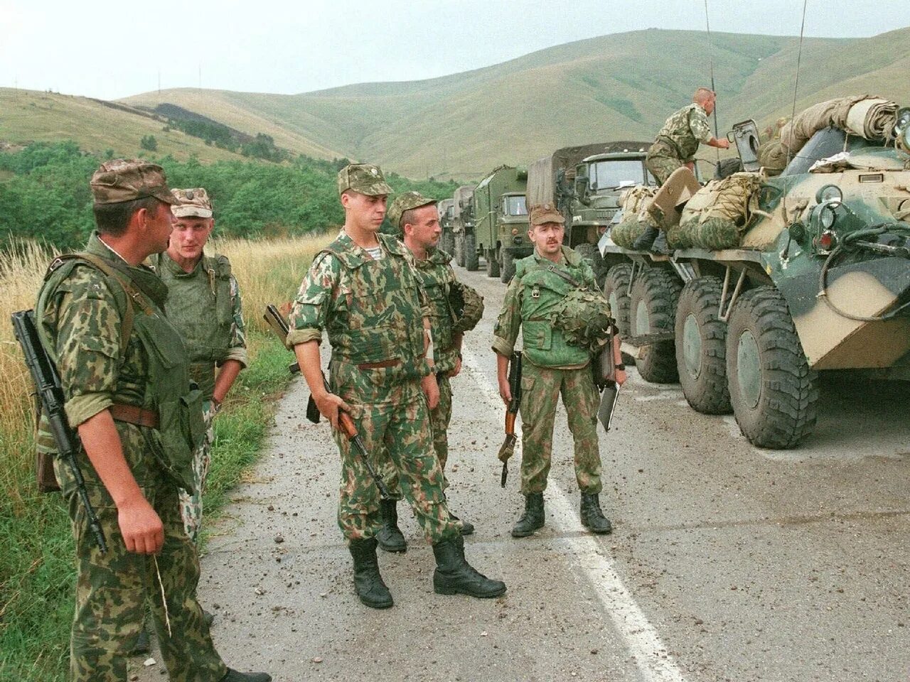 Миротворцы льготы. Марш-бросок на приштину 1999. аэропорт &quot;слатина&quot;, 1999. миротворцы. приштина слатина 1999 год. косово 1999 десантники приштина.