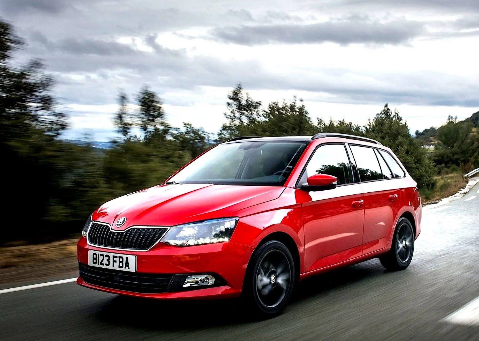 Фабия комби. Skoda Fabia Combi 2014. Skoda Fabia Combi 2015. Шкода Фабия Комби 2022. Шкода Фабия Комби новая.