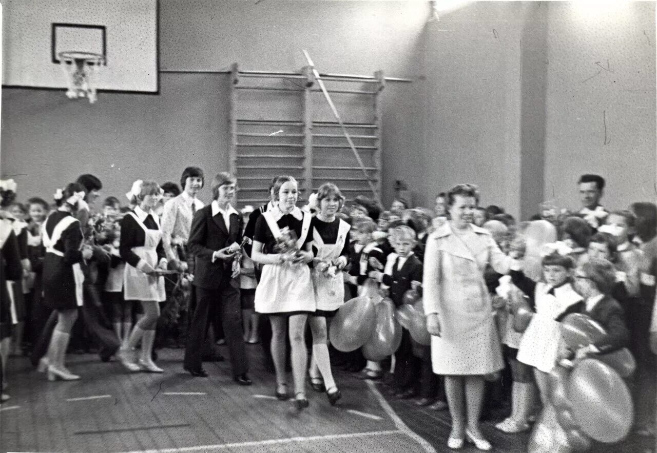 советские школьники. школа ссср 60х. линейка в советской школе. школа 80 е годы ссср. советская школа.