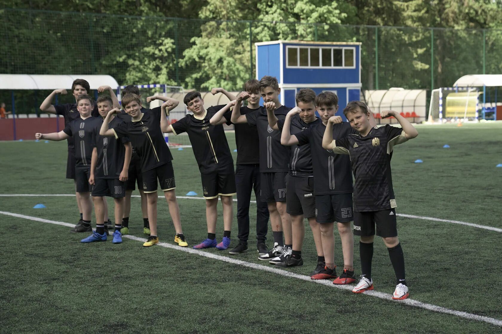 Top camp. Детский лагерь футбол. Загородный лагерь. Летний лагерь для подростков. Детский лагерь смена.