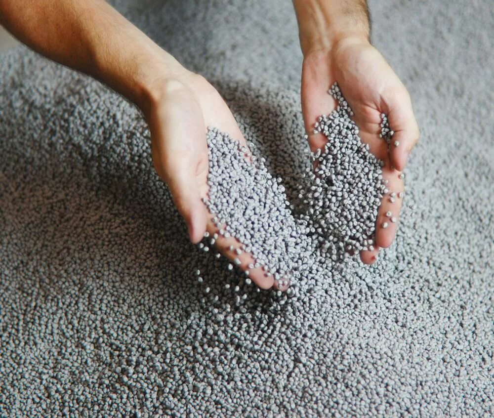 Производство пластмасс. Переработка полимеров. Полимеры. Полимерное сырье. Полимерные гранулы.