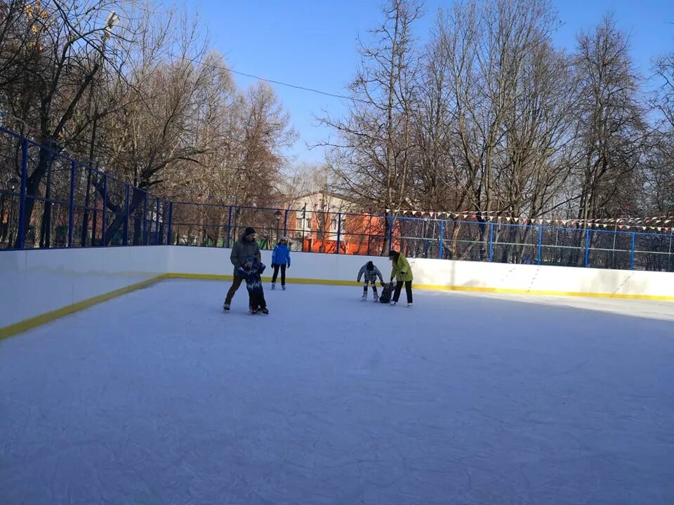 Воронцовский парк Черемушки каток. Каток в Черемушках в парке. Каток в парке 70 летия Победы в Черемушках. Каток метро парк Победы. Каток черемушки