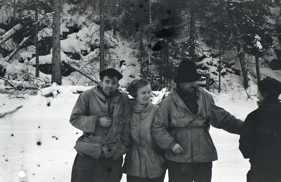 Перевал дятлова тибо бриньоль. Гибель туристов 1959. Гибель туристов 1959. Гибель туристов 1959. Группа туристов дятлова 1959.