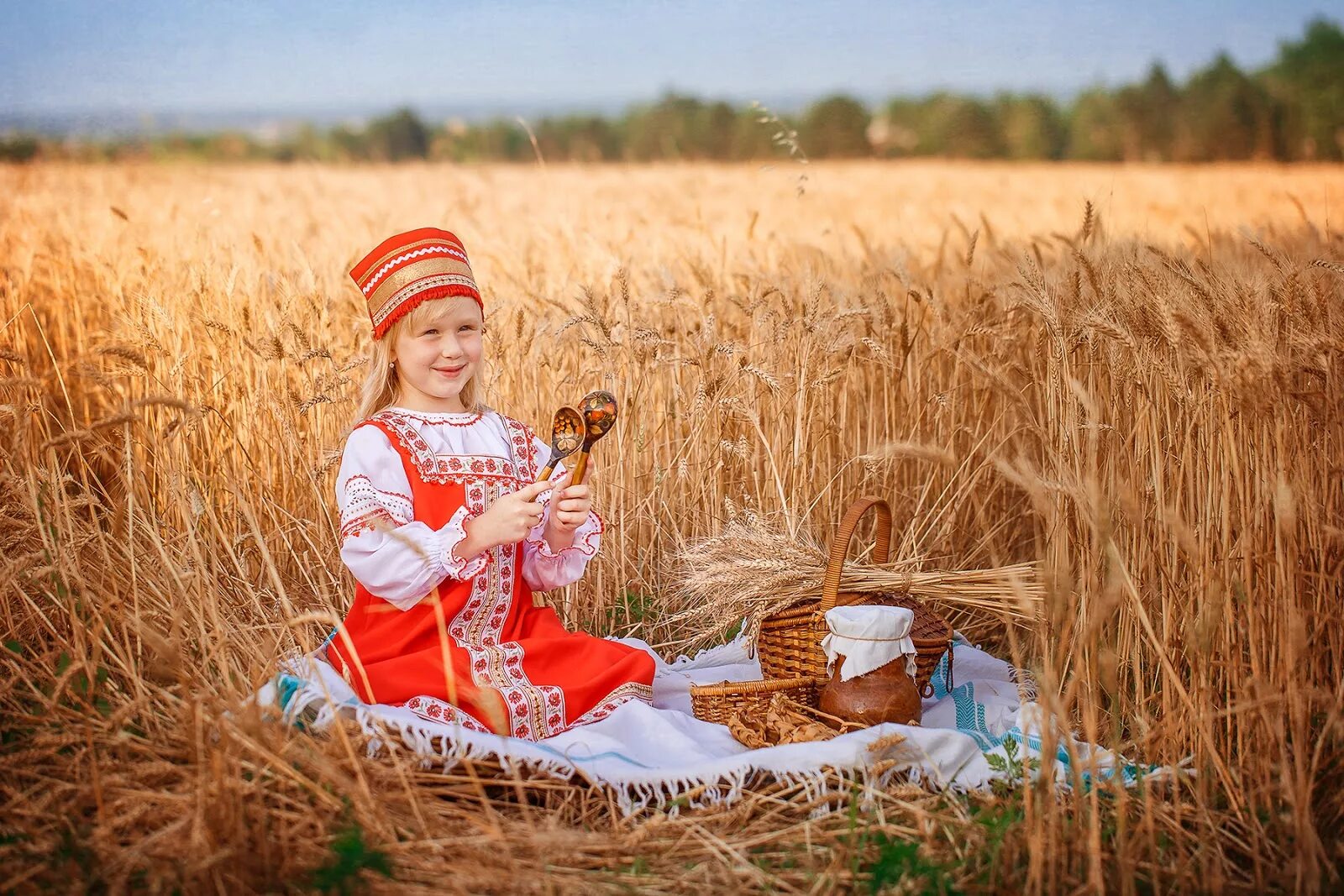 Чисто русская душа. Фотосессия в русском народном стиле для детей. Фотосессия в русском стиле летом. Русское поле и дети. Хлеб в поле.