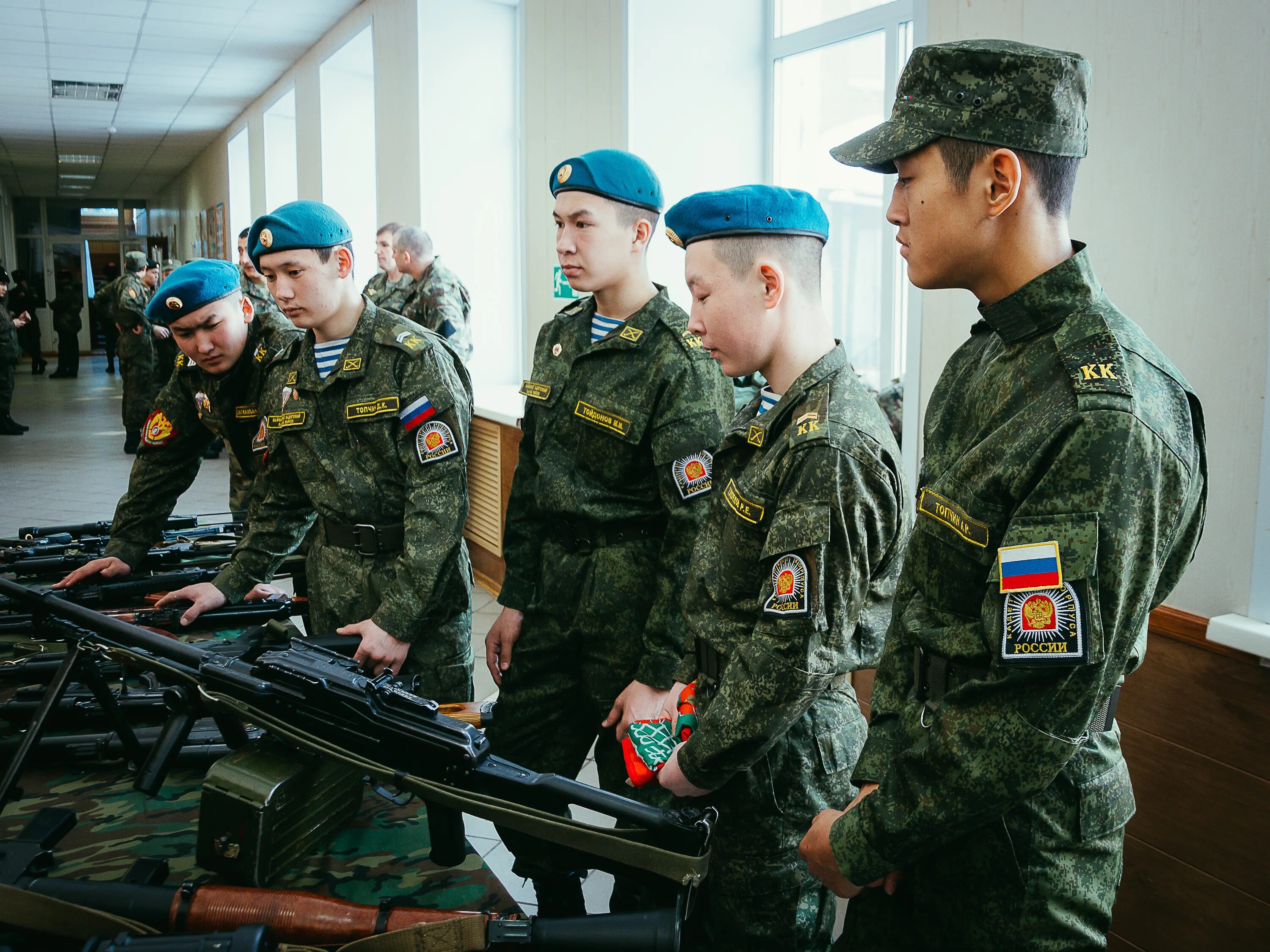 Допризывная подготовка. Солдаты горного Алтая. Горно Алтайск военные части. Горно Алтайск парад.