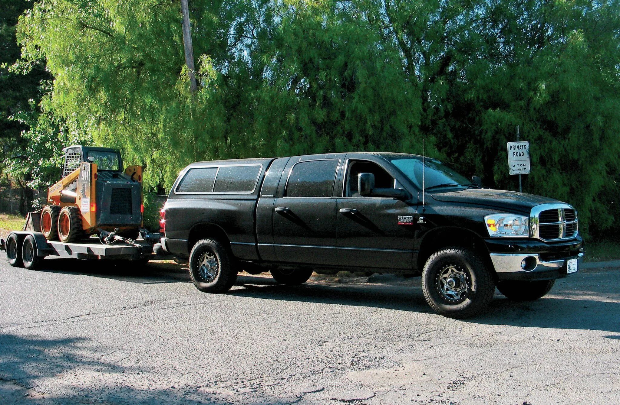 Пикап с прицепом. Dodge Ram 2500 с прицепом. Ram 2500 с прицепом. Прицеп для Додж рам 2500. Экспедиционный Ram 2500.