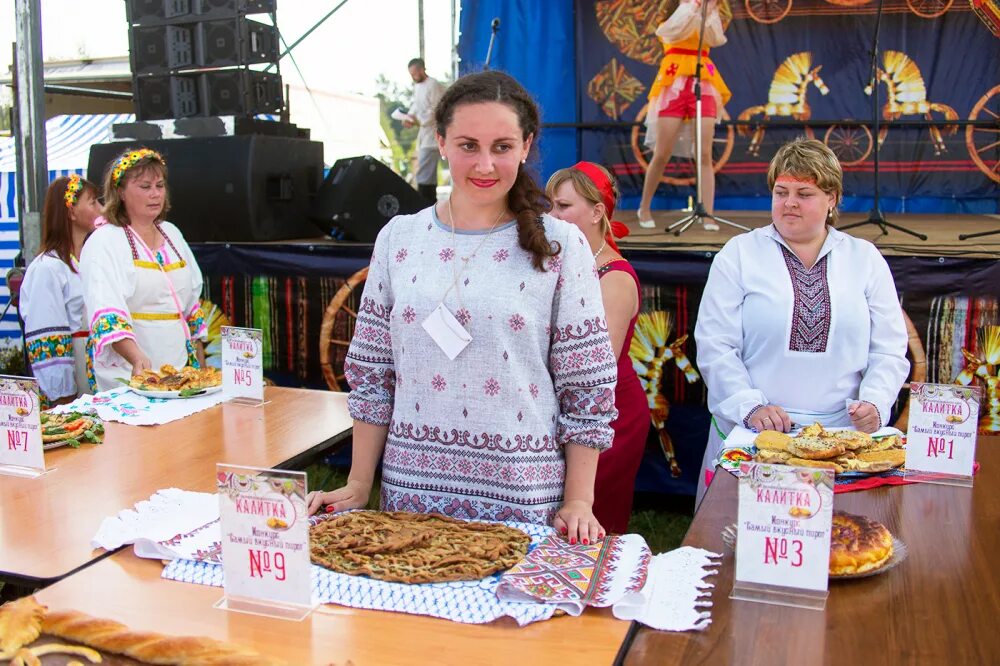 День толмача. Калитка фестиваль карельского пирога в толмачах. калитка толмачи лихославль. фестиваль калитка толмачи. фестиваль карельской калитки карелия.