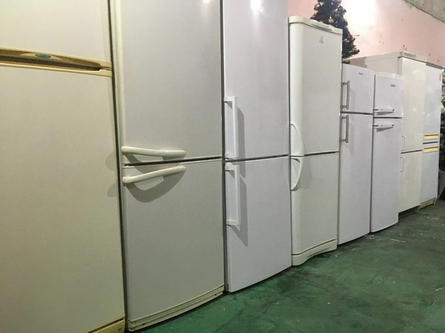 холодильник 2019. продам холодильник. холодильник бирюса 132. старые нерабочие холодильники. Dexp модель rf-sd090ma/w.