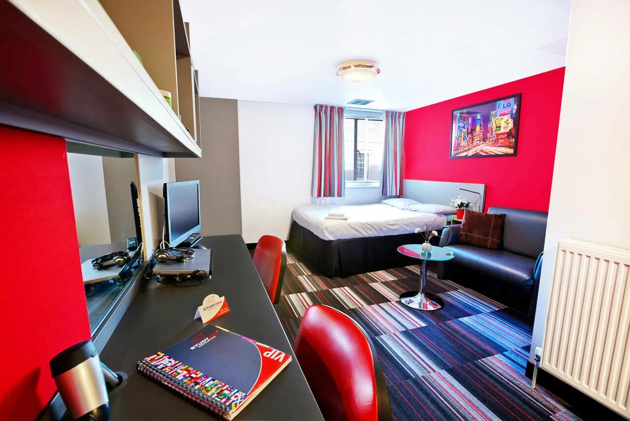 Student halls. Оксфорд общежитие. student room. размещение и проживание английский. общежитие в оксфорде фото.