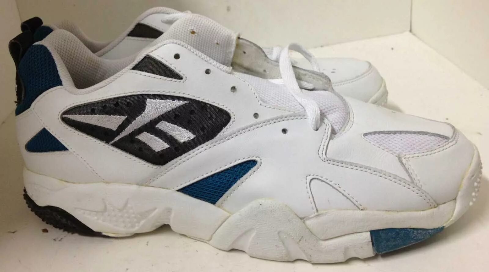 Кроссовки с чехлами из 2000. Кроссовки 90х-2000х reebok. кроссовки рибок 90-х. кроссовки reebok 1990. reebok pump кроссовки мужские 90-х.