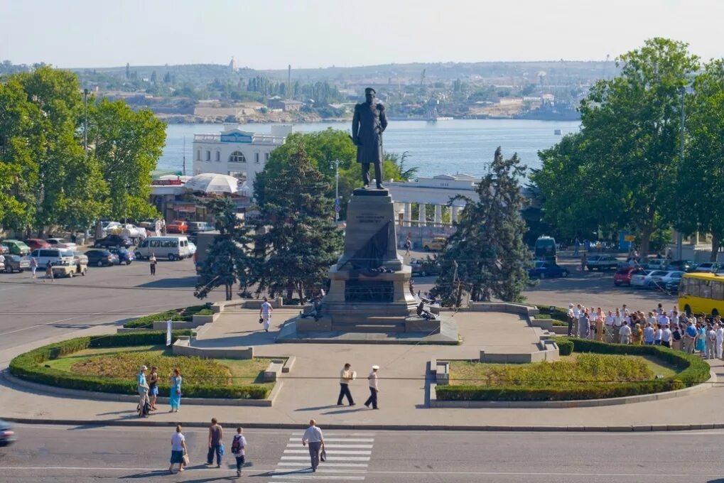 Пл нахимова. Сквер нахимова севастополь. нахимовская площадь севастополь. площадь нахимова крым. улица нахимова севастополь.