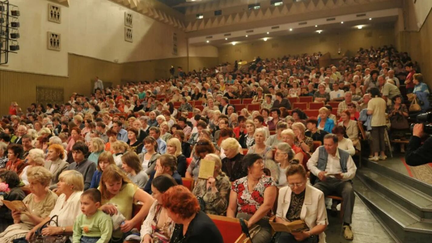 Кремлевский зал нижний новгород афиша. Нижегородская филармония зал. Филармония им Ростроповича Нижний Новгород. Филармония Кремль Нижний Новгород. Нижегородский Кремлевский концертный зал.