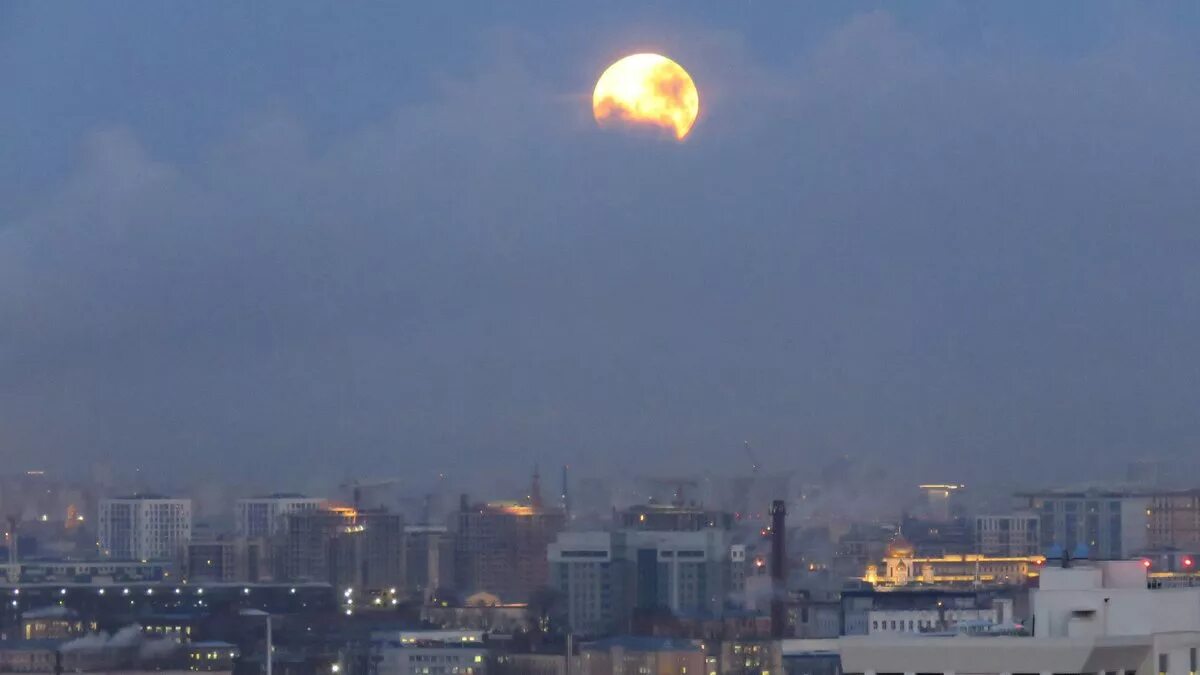 Лунное затмение 2020. Лунное затмение природное явление. Затмение в Санкт Петербурге. Лунное затмение в Питере.