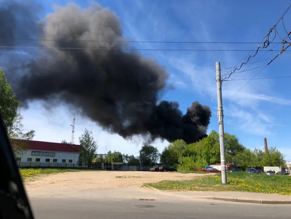 Пожар в Рыбинске. Черный дым пожар. Пожар в Рыбинске сейчас. Пожар в Рыбинске вчера. Черный дым сегодня