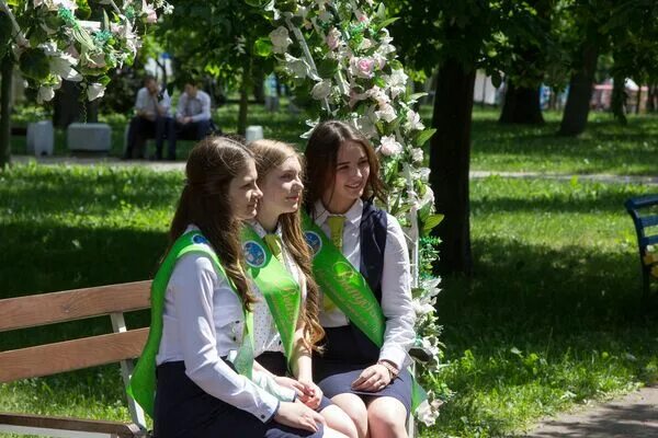Белорусские выпускники на экзамене в вышиванках. Минский областной лицей