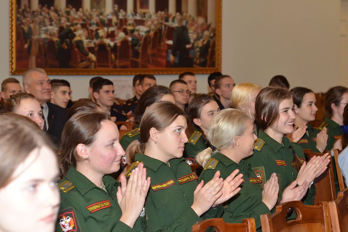 Военно медицинские факультеты. Военно-медицинская Академия имени с м Кирова курсанты. Курсанты военно-медицинской Академии имени Кирова. Курсанты ВМЕДА Кирова. Военная медицинская Академия имени Кирова курсанты.