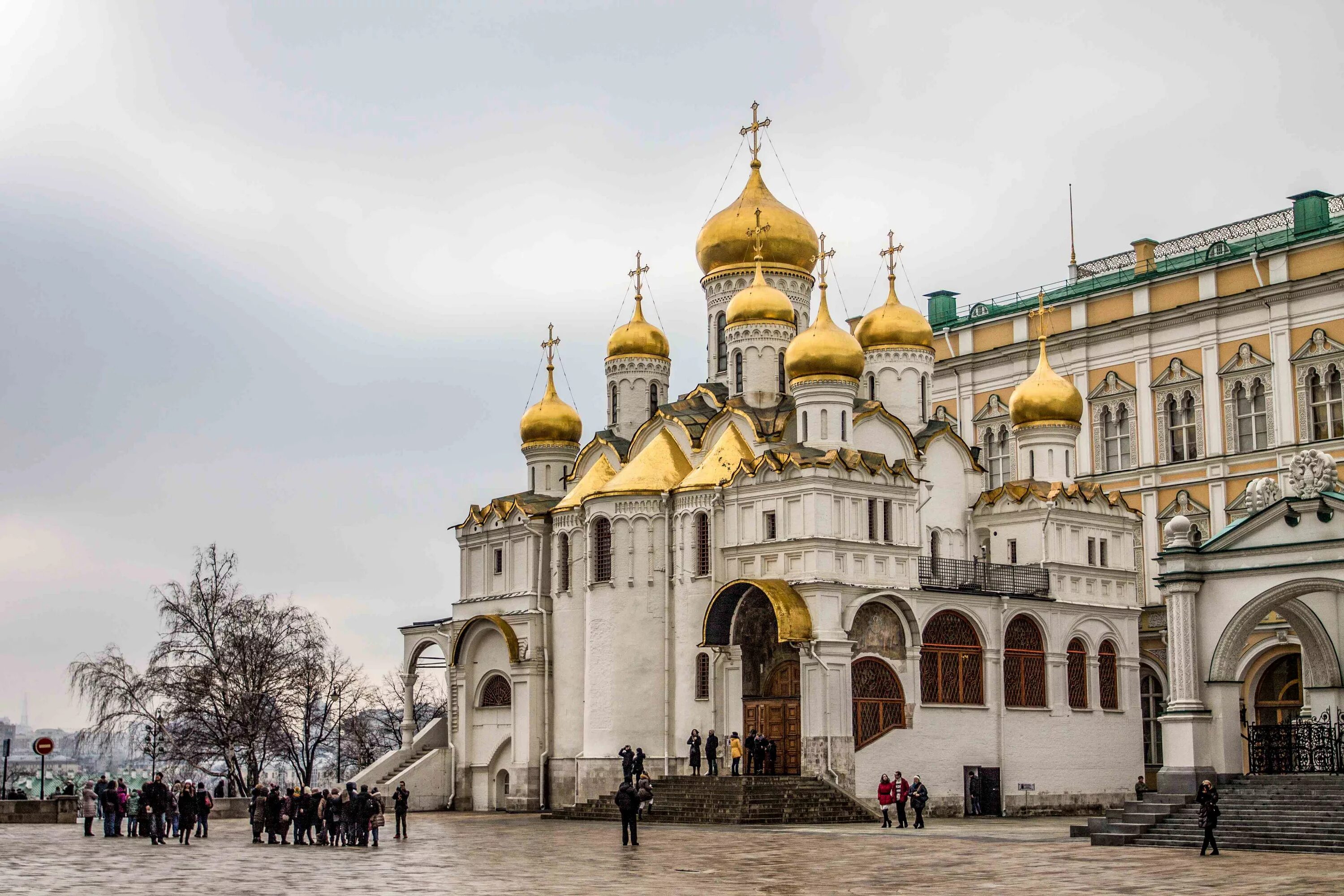 The kremlin was built in. Успенского собора Московского Кремля.