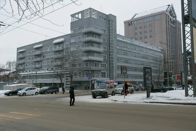 Конструктивизм новосибирск. Дом под часами новосибирск. Красный проспект 11 новосибирск. Дом с часами новосибирск. Здание сибревкома.