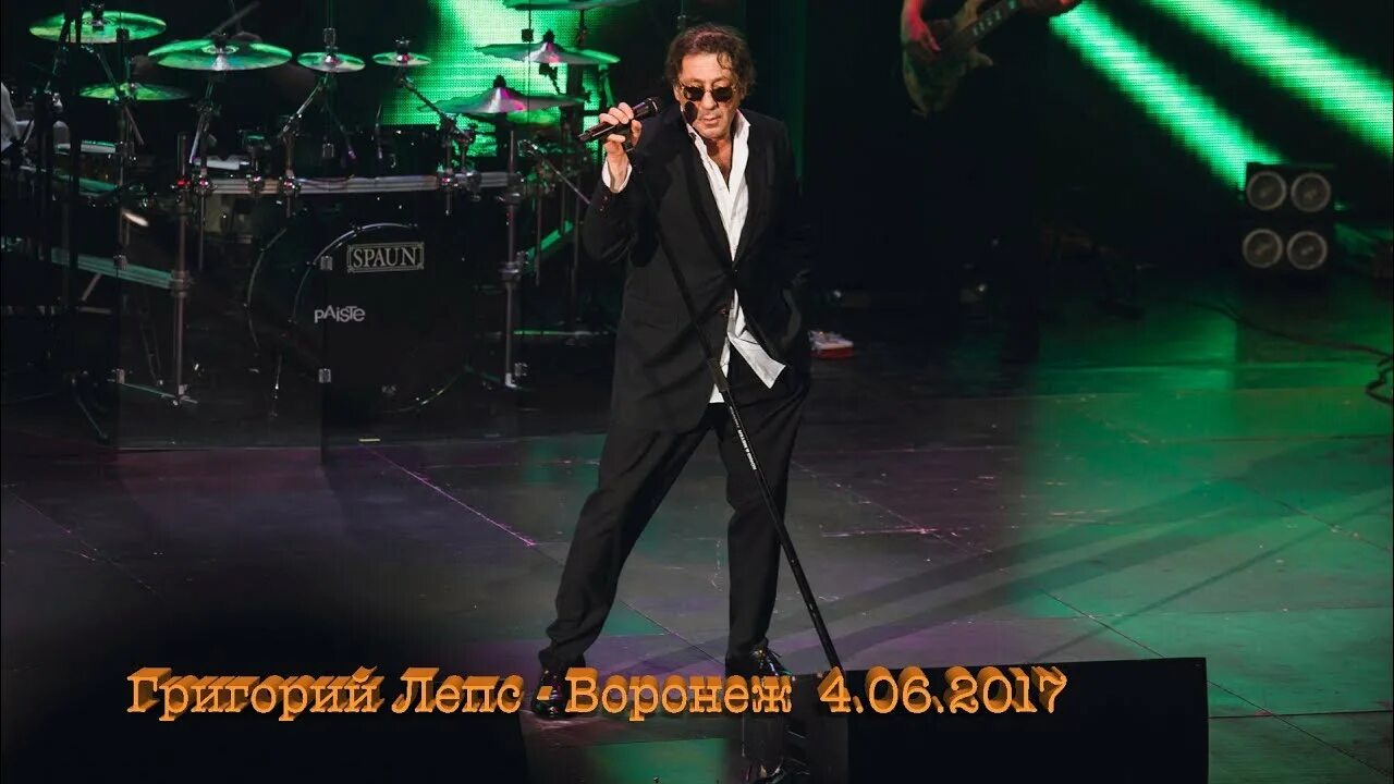 Музыканты григория лепса. Лепс на сцене. Лепс с бокалом. Лепс воронеж. 11.