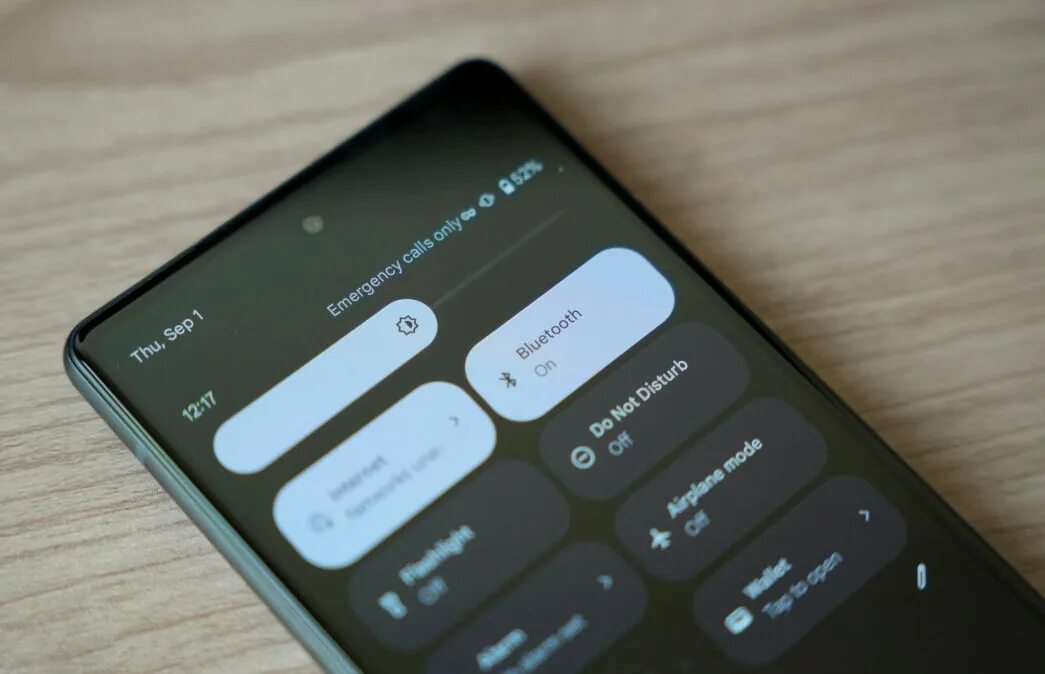 Android 14 17. Android 14. интерфейс android 14. спутниковая связь для смартфона. какие телефоны получат андроид 14.