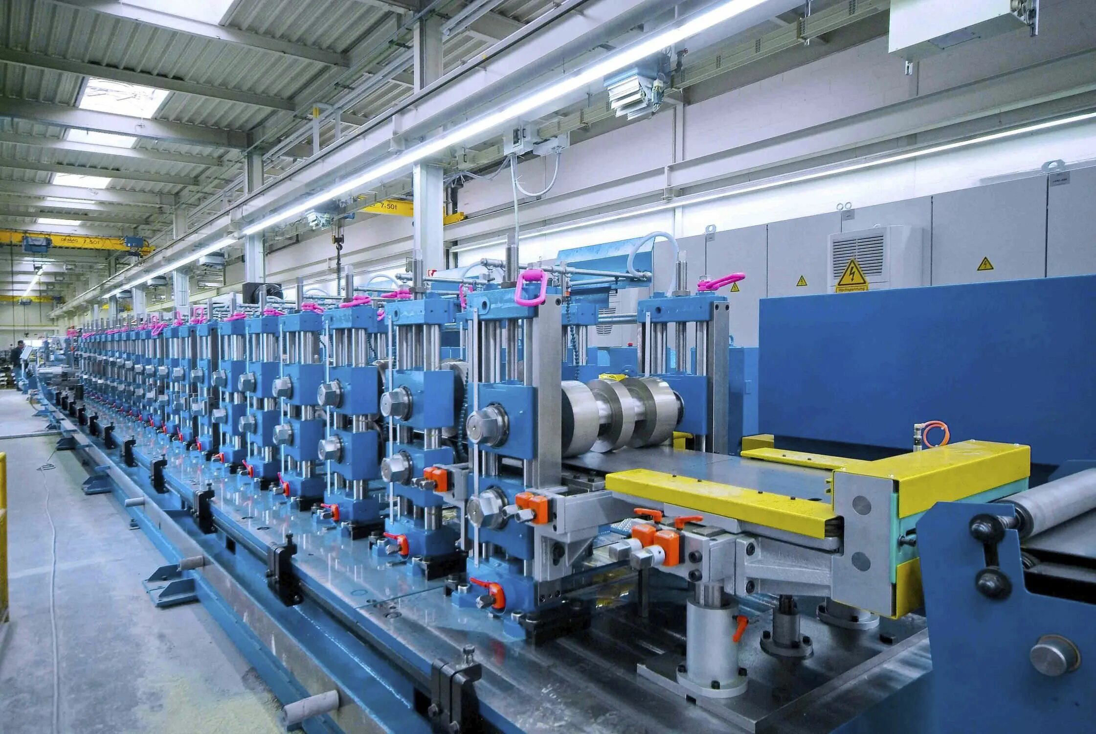 Roll forming. Формовочный стан. Производство гнутых профилей. Roll forming Machine. Формовочный стан автоматизация.