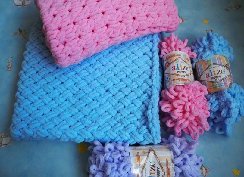 Детский плед из плюшевой пряжи крючком. Плед из помпонной пряжи для новорожденных. Плед бабушкин квадрат из ализе софти. Плед зефирка из ализе пуффи. Alize puffy плед.