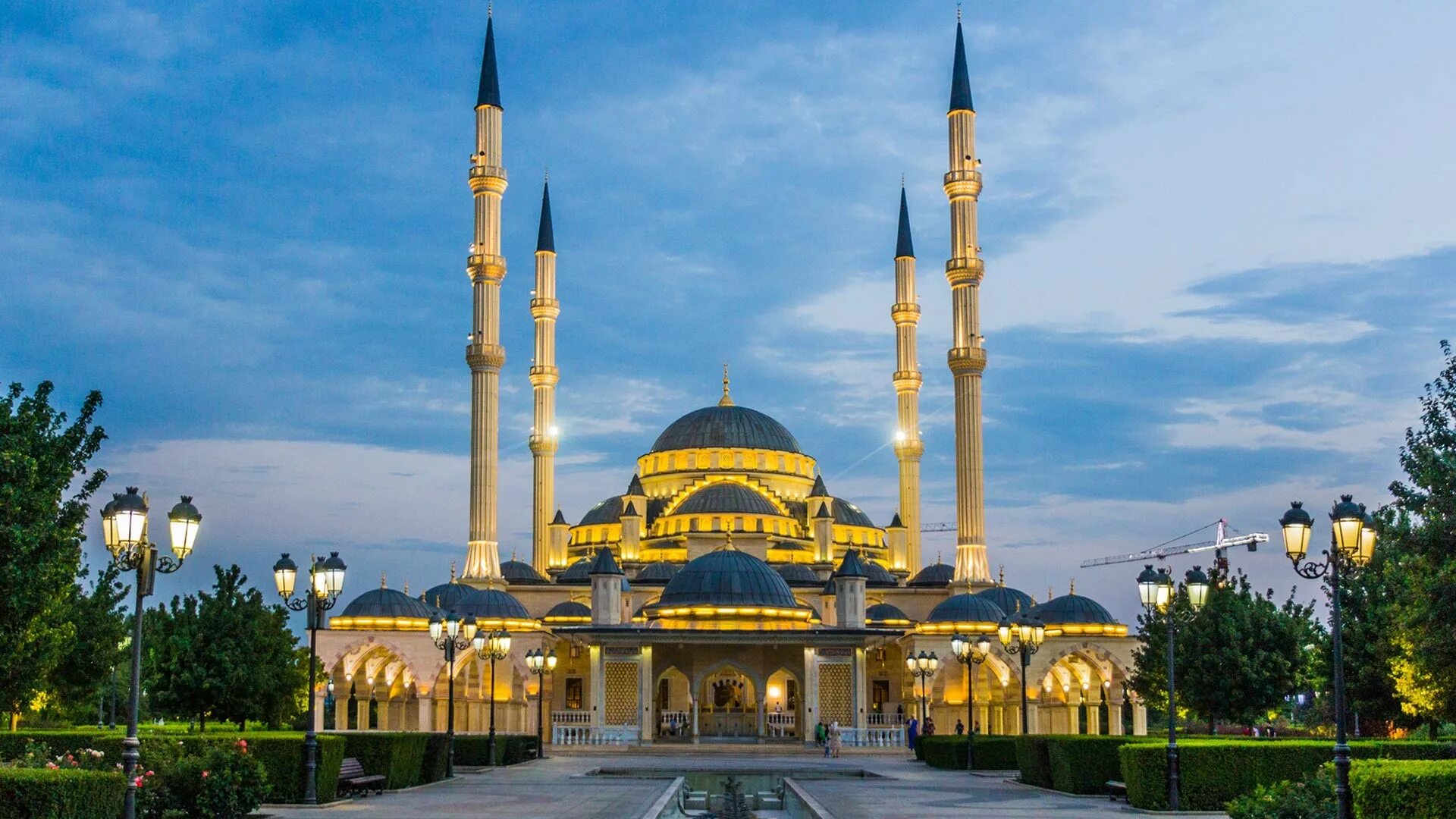 Город назвали грозным. Мечеть сердце Чечни в Грозном. Чечня, г. Грозный. Мечеть "сердце Чечни". Мечеть имени Ахмат-Хаджи Кадырова. Мечеть имени Ахмата Кадырова сердце Чечни.
