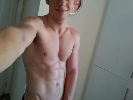hornytexasboy: fullreshotties:Marcusdalexandermuscled dude goin commando - ...