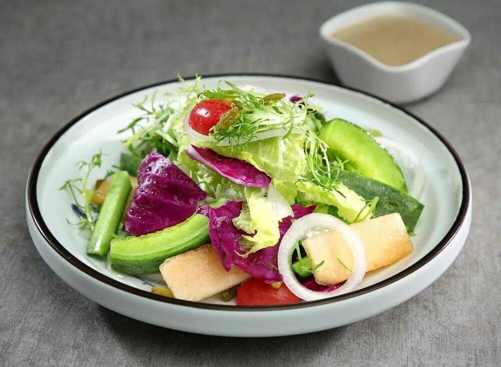 Диетические салаты для похудения. Низкокалорийные салаты. Малокалорийные салаты. Низкокалорийный салат из овощей.