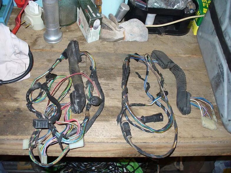 Проводка дверная. Проводка передней правой двери на гранте. Проводка под консолью ф30. Жгут проводов водительской двери приора. Проводка двери гольф 3.