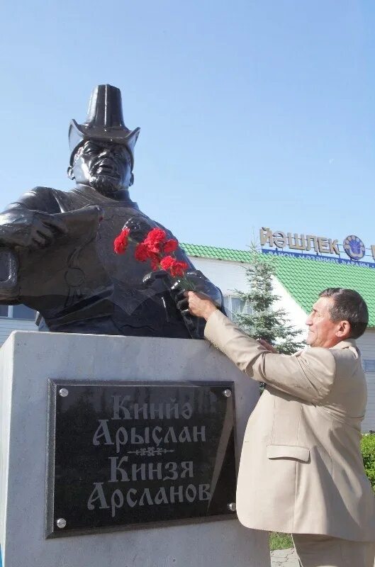 Кинзя арсланов был современником. Кинзя арсланов памятник. кинзя арсланов портрет. кинзя арсланов пугачевское восстание. кинзя арсланов биография.