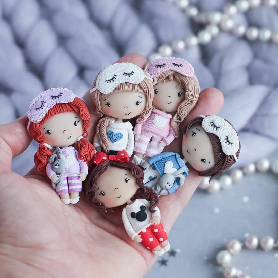 Куклы из подимернойглины. Кукла из полимерной глины мастер класс. Куклы из полимерной глины. Маленькие куколки из полимерной глины. Кукла из полимерной глины мастер класс.