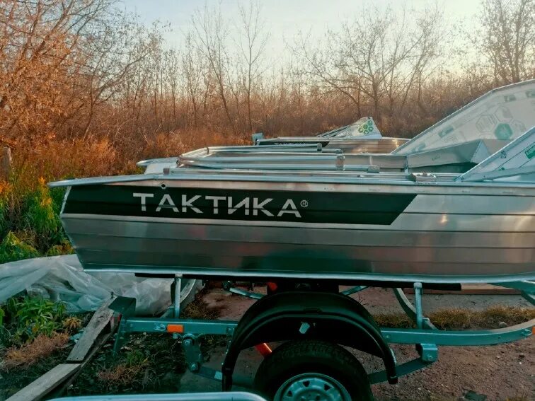 Лодка тактика 430р fish. Катер алюминиевый тактика-420. Лодка триера 420 фиш. Лодка тактика 430р fish. Лодка 420 алюминиевая.