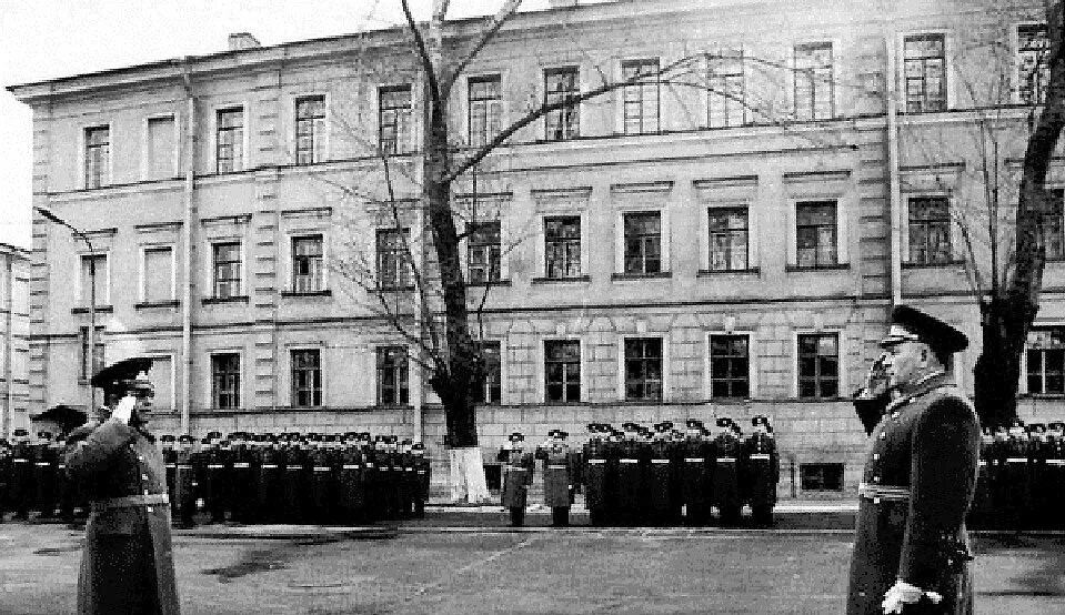 Высшие инженерные училища. ЛВВИУС имени Ленсовета. Ленинградское военное училище связи им Ленсовета. Полковник Скобельцын ЛВВИУС. Санкт Петербургское военное инженерное училище связи.