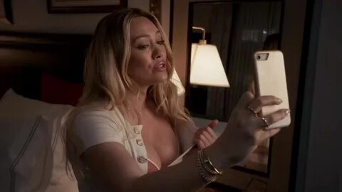 Hillary duff boob.