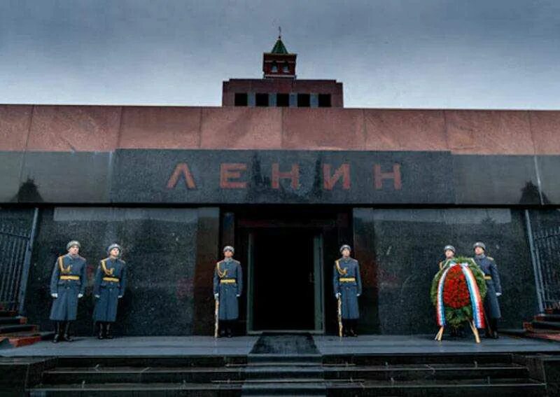Почетный караул у мавзолея Ленина. Караул у мавзолея Ленина СССР. Часовые у мавзолея Ленина.