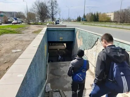 Девочка упала в подземный переход видеонаблюдения