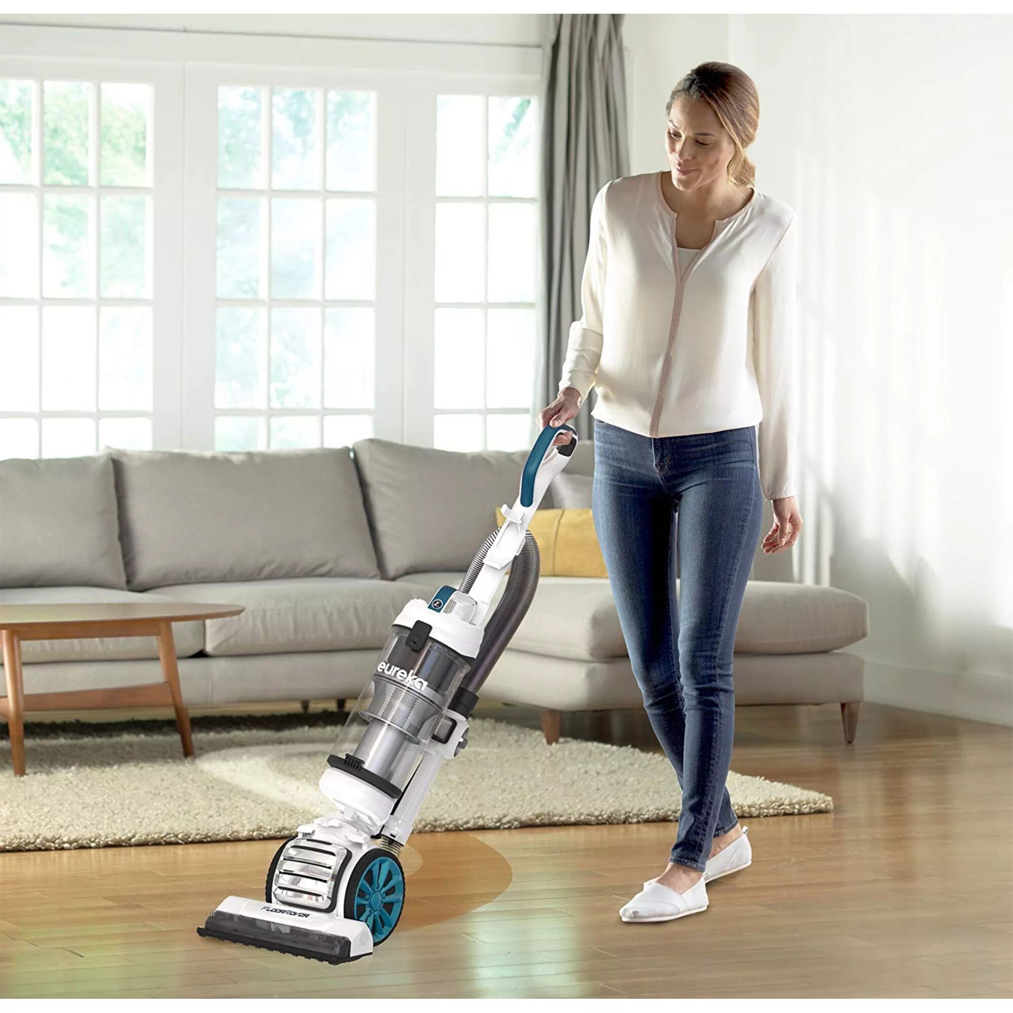 Вертикальный пылесос белый. Вертикальные пылесосы Eureka. Группа Vacuum. Пылесос Vacuum. Самый большой пылесос.