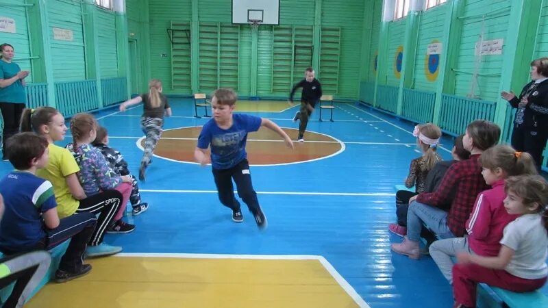 веселые старты. эстафеты в спортзале. спортивные соревнования веселые старты. эстафеты для спортивных семей. эстафеты в спортзале.