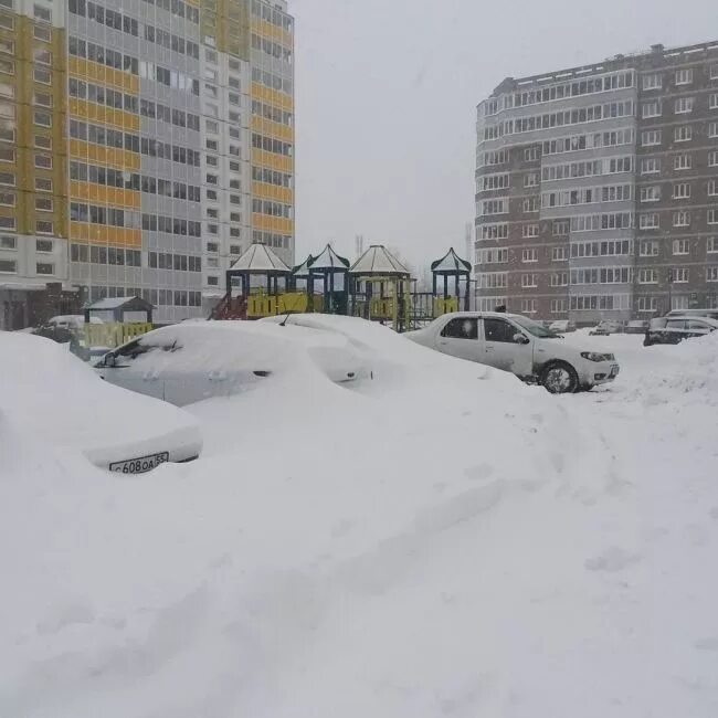 Снегопад в Омске. Снежный коллапс Омск. Омск сугробы. Заснеженный город Омск. Купить снег омск