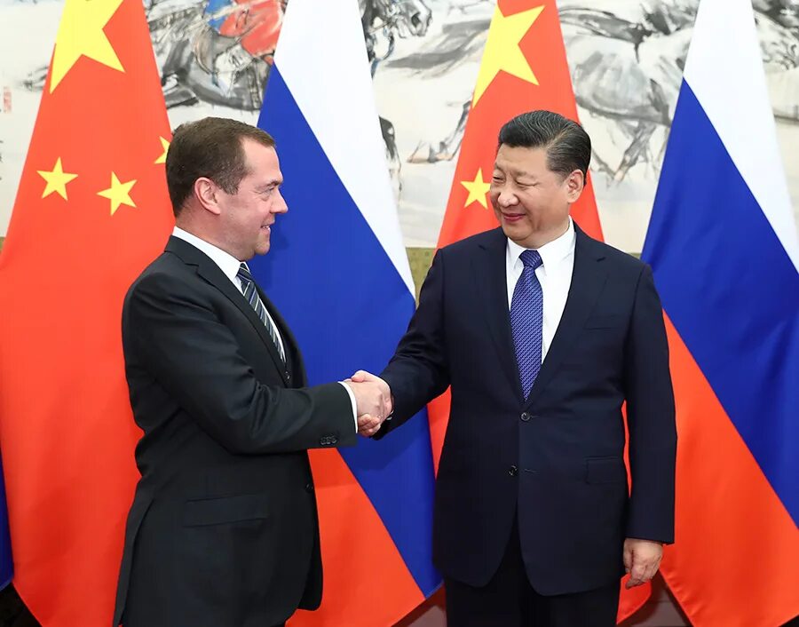 Переговоры медведева. Медведев и си Цзиньпин. Медведев и си Цзиньпин 2017. Медведев визит в Китай.