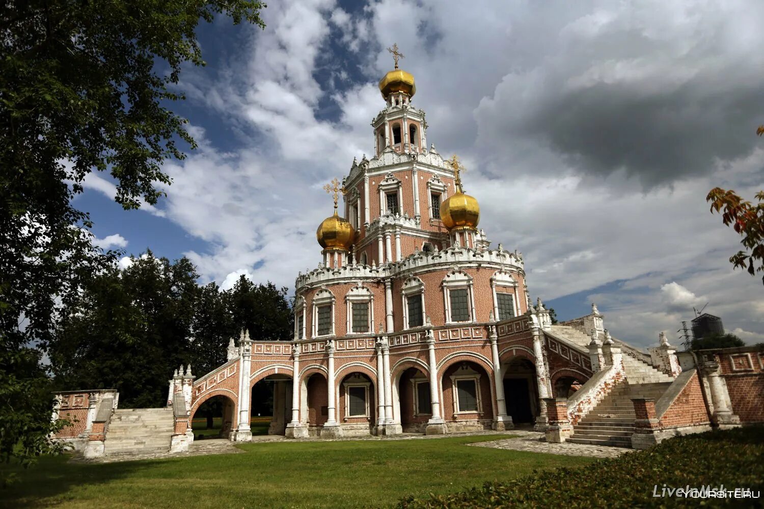 Церковь нарышкинское барокко. Храм в Филях нарышкинское Барокко. Московское (нарышкинское) Барокко Церковь Покрова в Филях. Церковь Покрова в Филях. Нарышкинское Барокко. 17 В.. Церковь Покрова в Филях Архитектор.