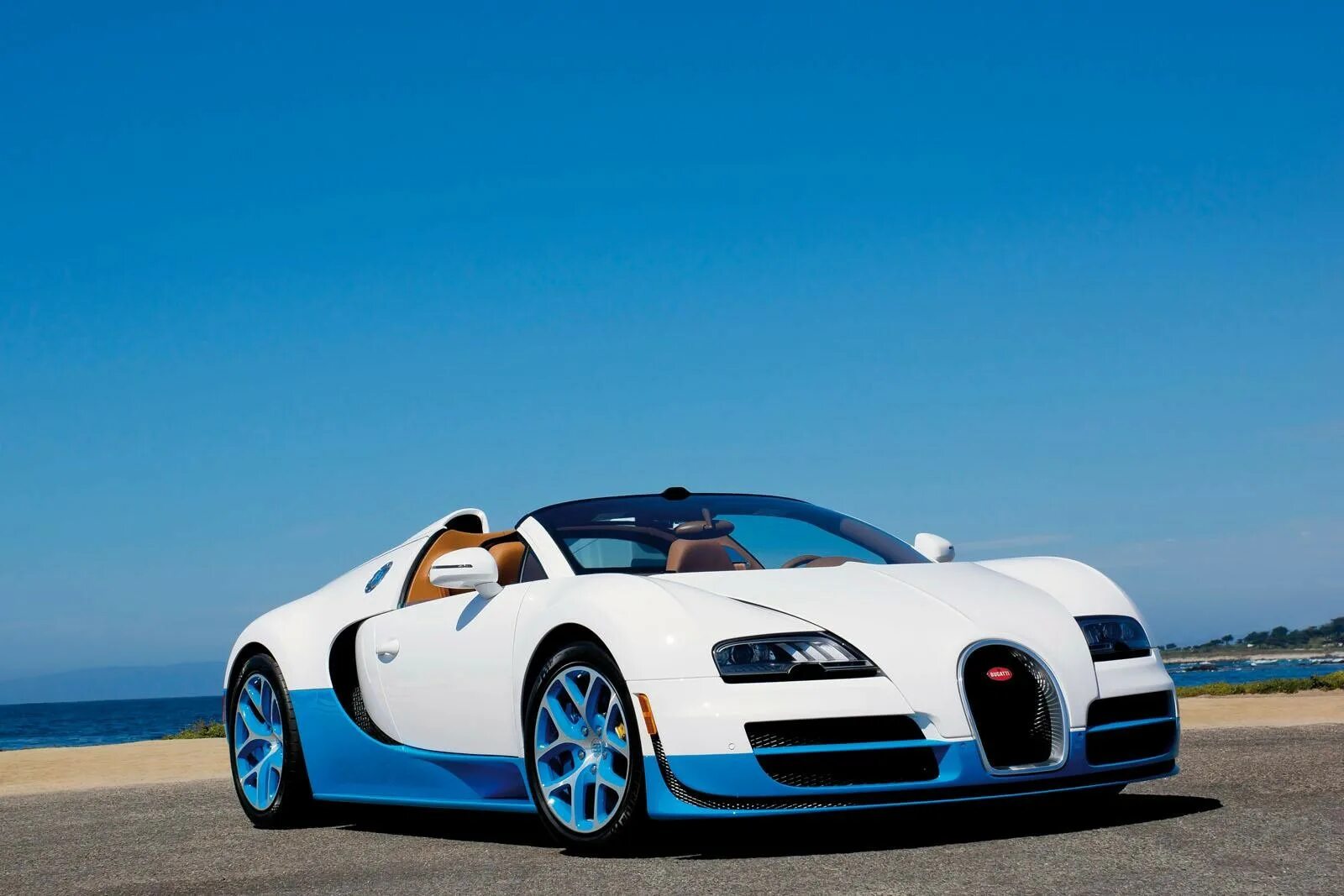 Быстрая машина картинка. Бугатти Вейрон 2015. Bugatti Veyron 16.4 Grand Sport. Bugatti Veyron 16.4 Grand Sport Vitesse. Bugatti Veyron 16.4 super Sport.