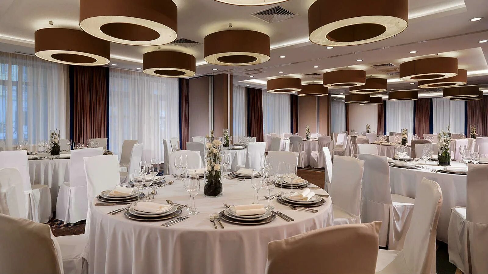 Four points by sheraton kaluga. Шератон калуга конференц зал. шератон калуга свадьба. отель four points калуга свадьба. конференц зал в хилтоне калуга.