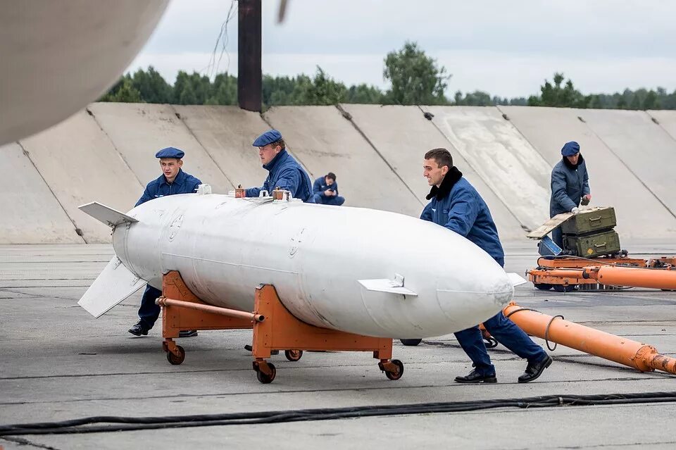 ПТБ - 3000 Су 24 топливный бак. Подвесной топливный бак Су-34. Топливные баки Су 34. Подвесные топливные баки Су-24. Подвесной топливный бак